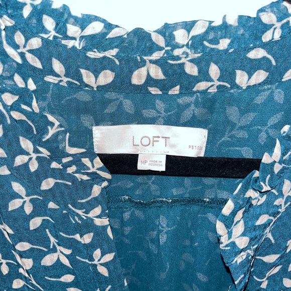 LOFT Teal and Cream Leaf Print Long Sleeve Blouse Medium Petite - Picture 2 of 3